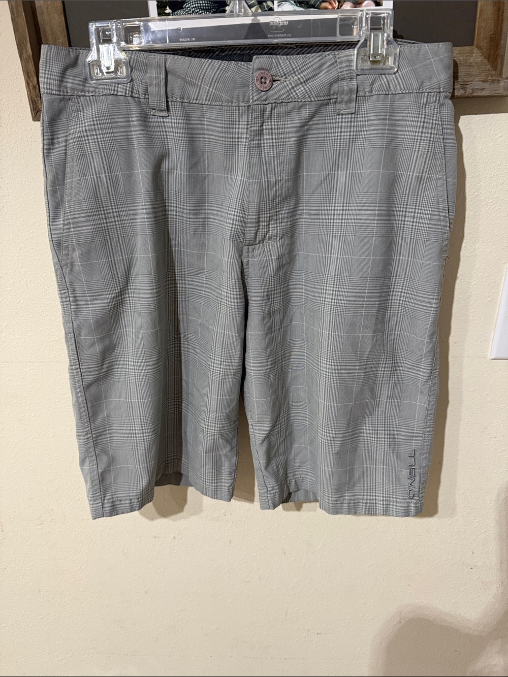O'Neill Men's Light Gray Plaid Flat-Front Shorts